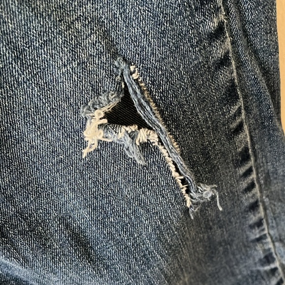 Hollister Men’s Jeans Distressed Classic Straight 32x32 inches in EUC - Picture 2 of 6